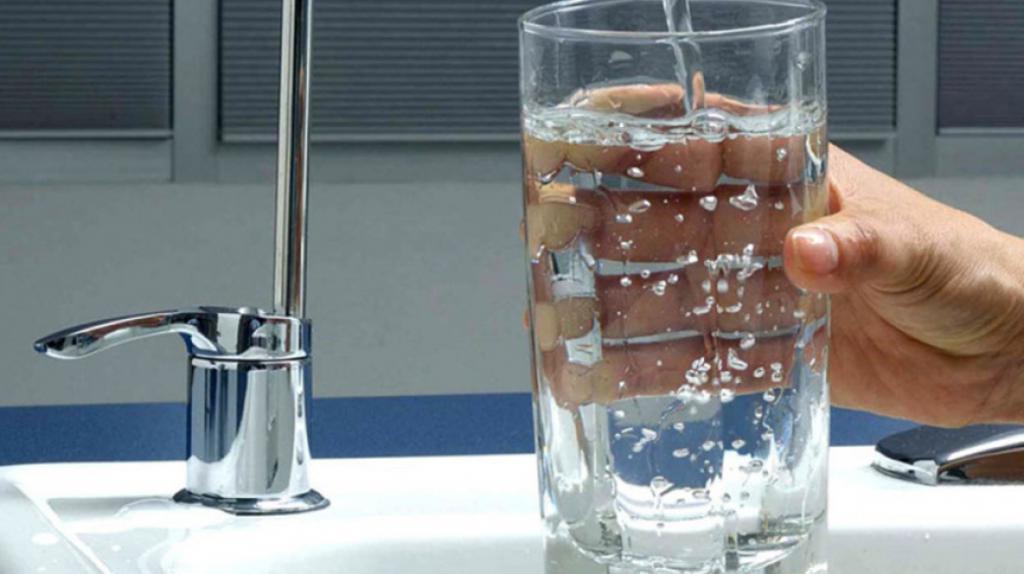 Врач-терапевт рассказала о заболеваниях, к которым приводит употребление воды из-под крана
