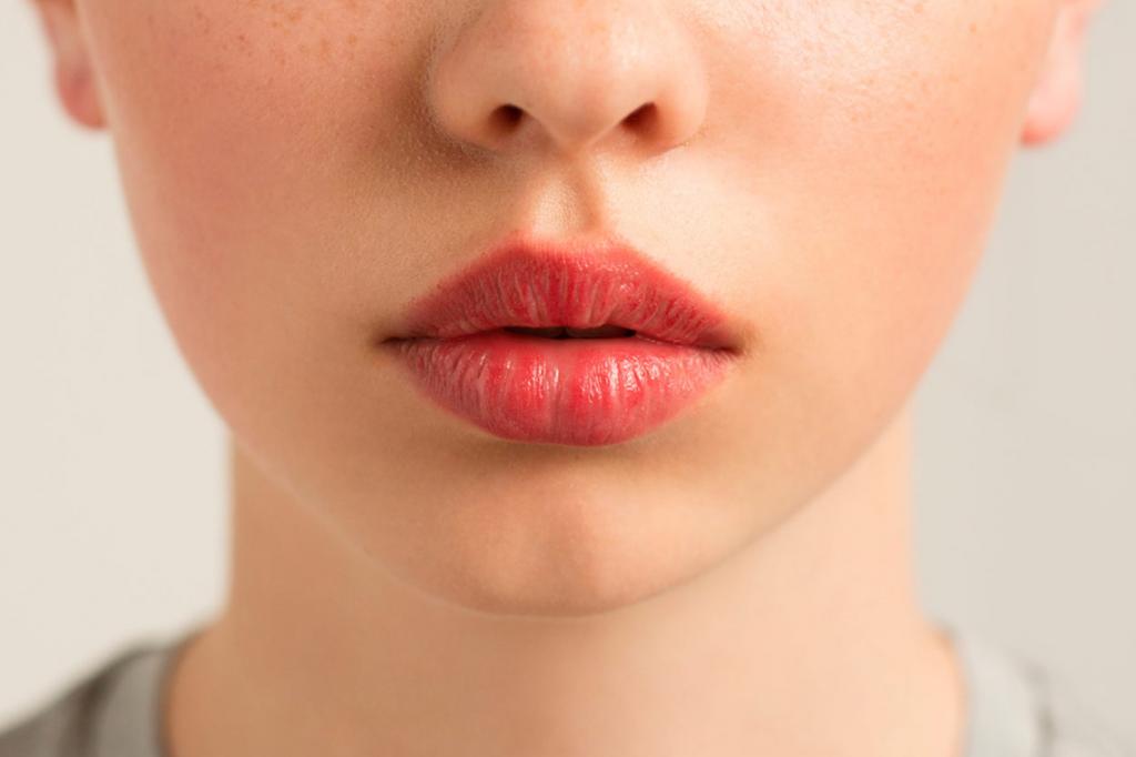 Увеличить губы можно и без ботокса: упражнение  рыбка , маска и не только