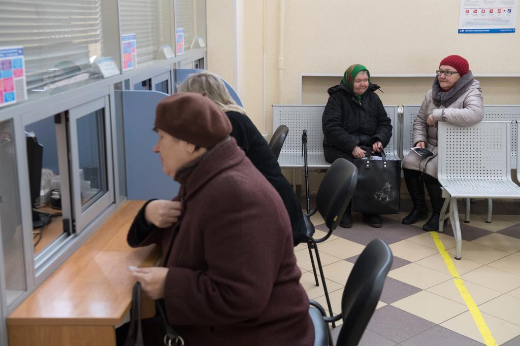 Аналитики подсчитали число работающих пенсионеров в России (среди граждан старше 60 лет работает каждый пятый)