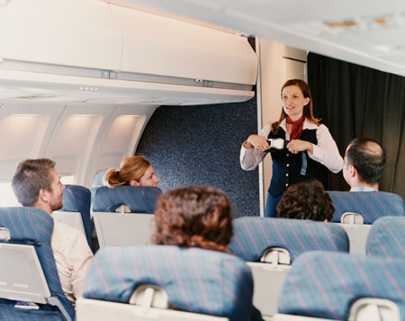 Женщина возмутилась, когда стюардесса попросила ее покинуть борт самолета. Но потом она узнала причину…