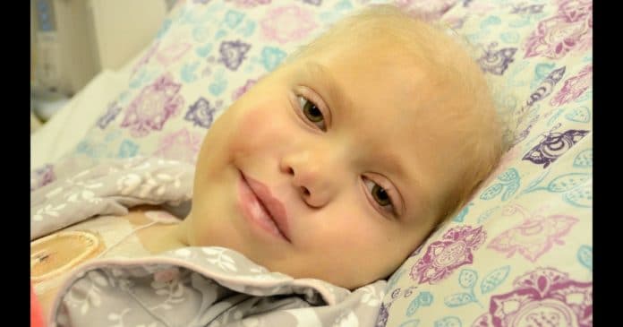 Родители планировали похороны для больной раком 10 летней дочери. Затем она открыла глаза и сказала 7 слов…