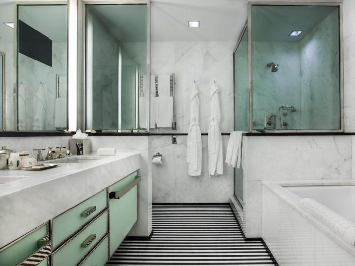 9 самых потрясающих ванных комнат в отелях всего мира