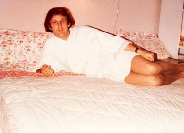  Банный президент. Молодой Трамп в халате попал в фотошоп баттл