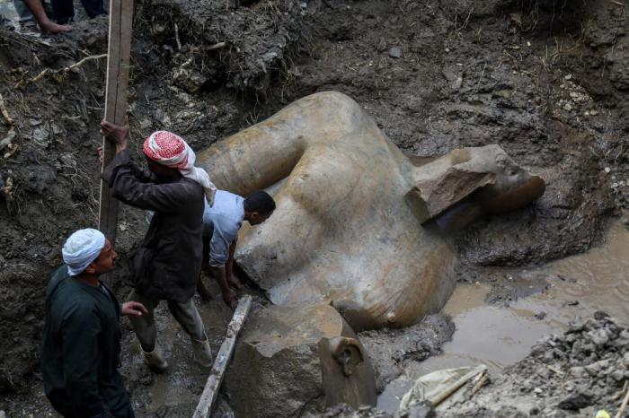 В трущобах Каира найдена массивная статуя фараона Рамзеса II