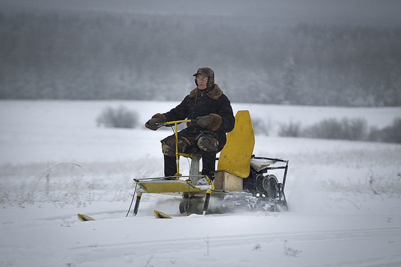 Пенсионер в вятской деревне собрал аэросани, снежный трактор и мотодельтаплан
