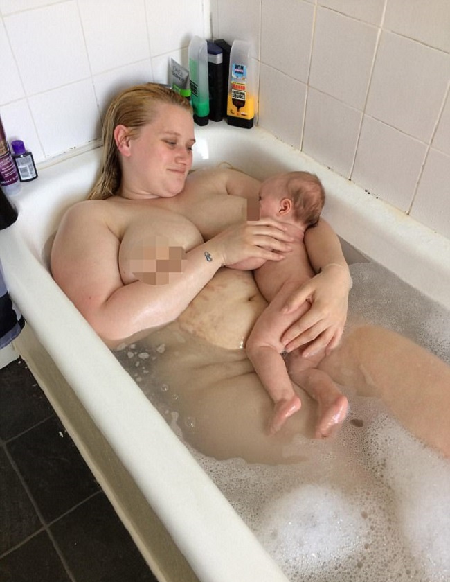 Эта мама опубликовала интимное фото кормления грудью. Через минуту она не могла отбиться от критиканов...