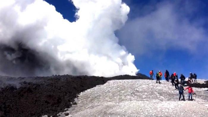 Извержение вулкана Этна чуть не убило команду BBC Film