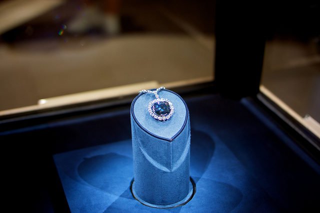 Алмаз “Надежда” – один из самых известных драгоценных камней в истории