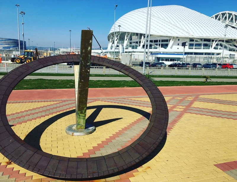 Солнечные часы в Олимпийском парке Сочи   зачем же так