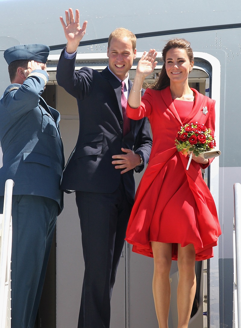 СМИ горячо обсуждают ЭТУ деталь, которую они заметили на фото Кейт Миддлтон и принца Уильяма.
