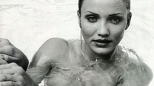 Давно забытая откровенная фотосессия Камерон Диас в бассейне. Посмотри, какая она красотка!